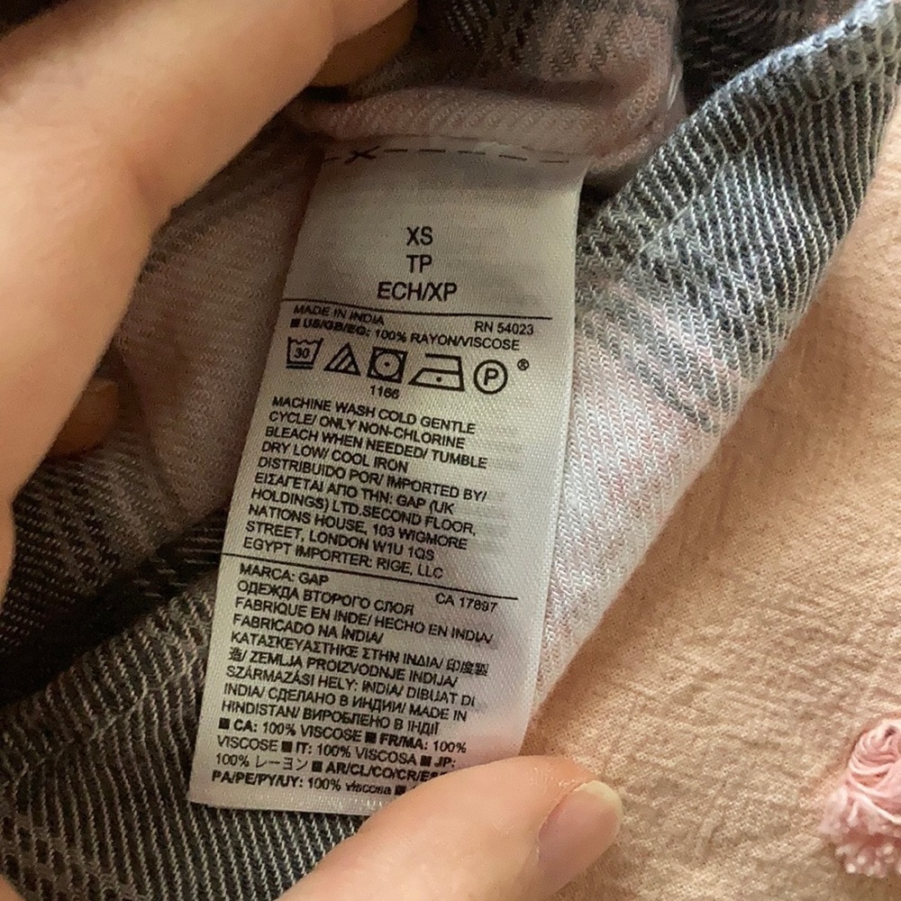Gap pink and gray button up - Picture 4 of 4